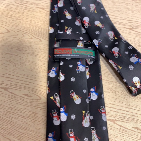 Holiday Tradition Tie - Picture 3 of 4